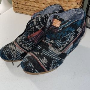 TOMS - Aztec Tribal Boho print wedge bootie W8